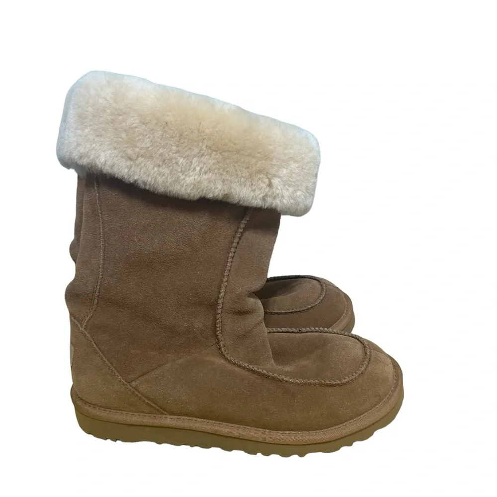 NWOT Women’s UGG Downtown Chestnut Sheepskin Lined Boots‎ Size 6